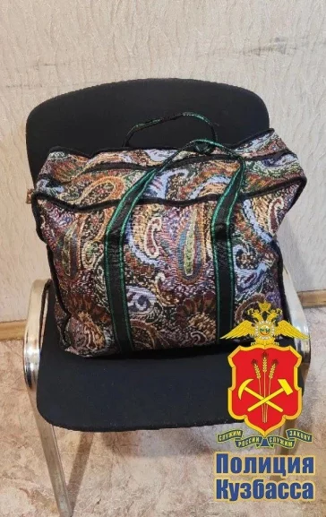 Фото: Таксист спас кузбасскую пенсионерку от мошенников, отказавшись доставлять вещи 1