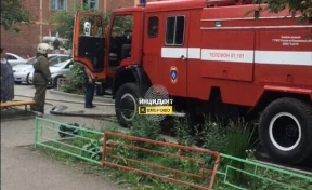 Кемеровские спасатели вытащили пострадавшего из горящей квартиры 