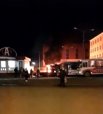 Фото: Пожар в микроавтобусе в Кузбассе попал на видео 1