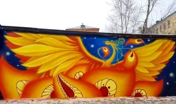 Фото: Жар-птица во всю стену: мэр Новокузнецка поделился фото нового арт-объекта 1
