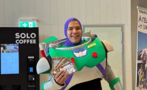 Космонавт встречал пассажиров новокузнецкого аэропорта 12 апреля