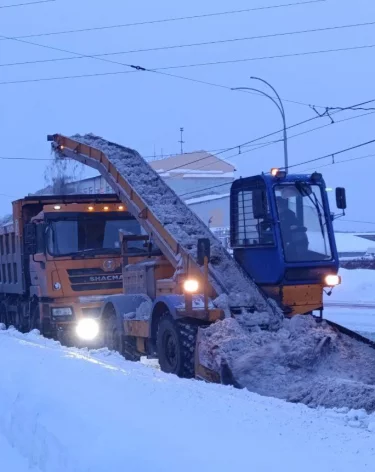 С улиц Кемерова за ночь вывезли более 12,5 тысячи кубометров снега