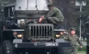 В Кемерове загорелась военная  машина, участвующая в торжественном марше 