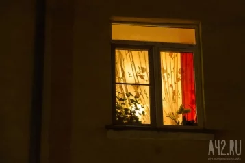 Фото: Кузбассовец забросал камнями окна возлюбленной из-за отказа в деньгах  1