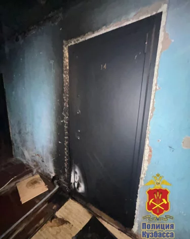 Кузбассовец поджёг дверь квартиры бывшей девушки, когда ему не открыли