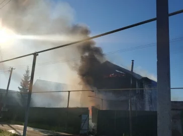 Фото: Пожар в коттедже на Металлплощадке попал на видео 3