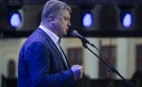 «Прощай, немытая Россия»: Порошенко поздравил украинцев стихами русских классиков
