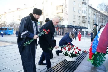 Фото: В Кемерове в канун Дня Неизвестного Солдата почтили память погибших в ВОВ 1