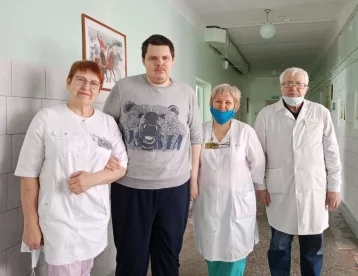 Фото: 1 случай на 100 тысяч: врачи помогли начать ходить пациенту с редким заболеванием ЦНС в Кузбассе 1