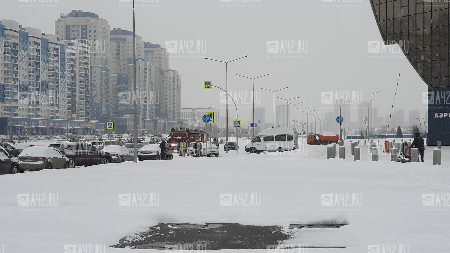Очевидцы: в Кемерове посетители эвакуировались из «Кузбасс-Арены» 