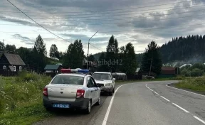 В Кузбассе женщина без прав перевозила детей на машине без номера