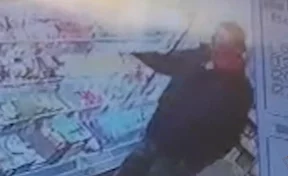 Кемеровчанин попытался вынести из магазина 18 упаковок сыра