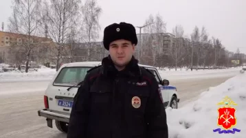 Фото: В Кузбассе полицейский помог подростку, который сломал ногу  1