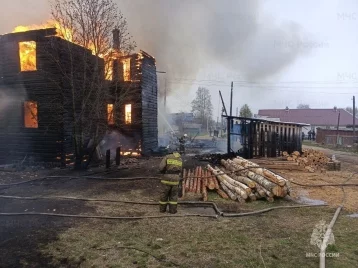 Фото: При тушении пожара в Архангельской области нашли тела 3 человек 1