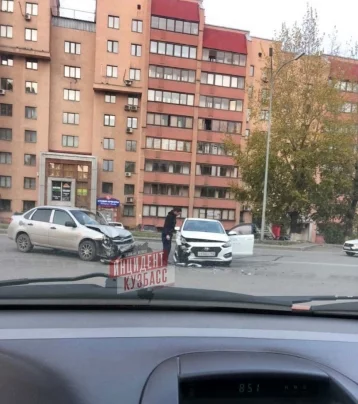 Фото: Очевидцы сообщили о серьёзном ДТП на Соборной в Кемерове 1