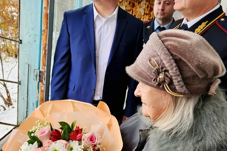 Фото: В Кемерове 100-летний юбилей отметила ветеран МВД Анна Котенко  4