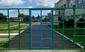 В Кузбассе восстановили ограждение территории детской спортивной школы только после вмешательства прокуратуры