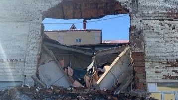 Фото: Прокуратура заинтересовалась обрушением стены корпуса школы в кузбасском городе 1