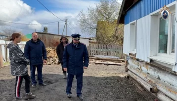 Фото: В Кузбассе председатель КУМИ купила на бюджетные деньги аварийный дом для сироты 1