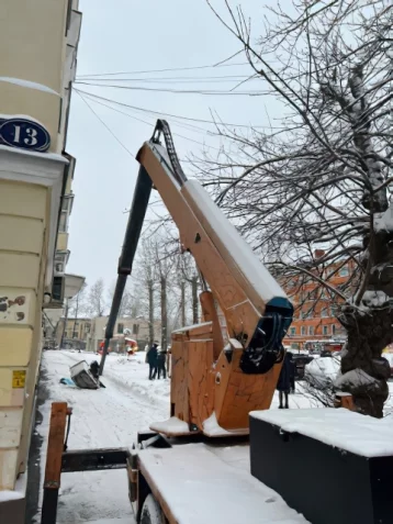Фото: В Московской области погибли двое рабочих, когда очищали крышу дома от снега 1