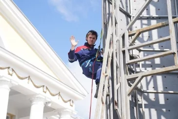 Фото: «Почувствовал мощную энергетику»: Илья Середюк поздравил и наградил кузбасскую молодёжь 2