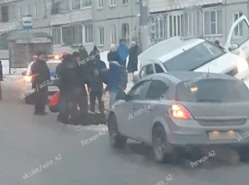 Фото: ДТП с участием такси произошло в Ленинском районе Кемерова 1