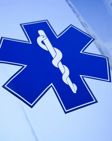 При взрыве автомобиля в Индии погибли 8 человек