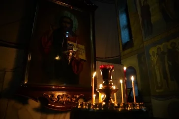 Фото: В Кемерово из храма Рождества Христова в Палестине привезли Вифлеемский огонь 3
