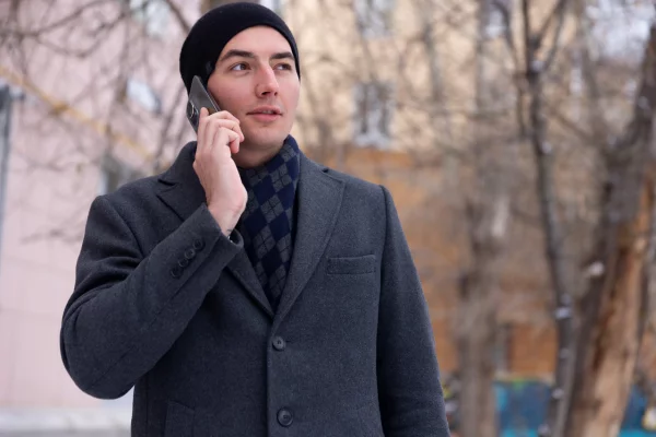 Защита семьи и бизнеса: Ева предупредит о роботах и фейковых голосах прямо во время звонка