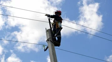 Фото: В Кемеровском муниципальном округе энергетики отремонтировали две линии электропередачи 1