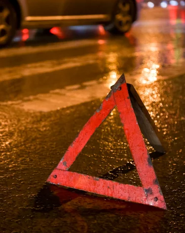 В Новокузнецке жёстко столкнулись грузовик и Toyota Land Cruiser