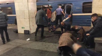 Фото: Осторожно, жестокие сцены: опубликовано видео первых секунд после взрыва в метро Петербурга 1