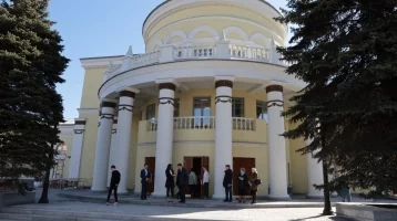 Фото: В Новокузнецке открыли двери здания бывшего кинотеатра «Коммунар» после реставрации 1