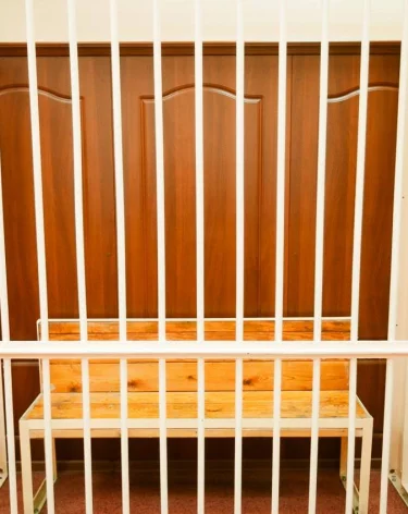 Кузбассовец, осуждённый за избиение собаки, устроил скандал с соседями