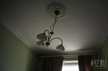 Фото: Прокопчанка пожаловалась главе СКР Бастрыкину на рухнувший потолок в её квартире 1
