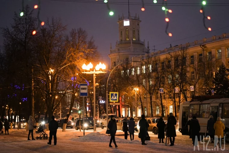 Фото: Атмосфера праздника: Кемерово готовится к Новому году 44