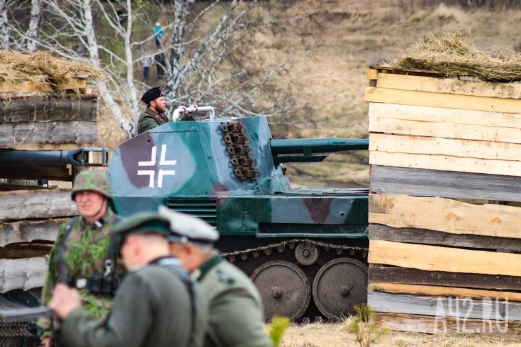 Фото: Танки и взрывы на подступах к Берлину: как прошёл военно-исторический фестиваль «Путь к Победе» в Кузбассе 93