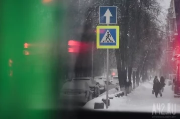 Фото: «Перестанет быть односторонней?»: кемеровчан озадачили новые дорожные знаки на улице Мичурина 1
