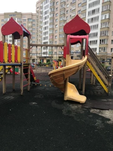 Фото: Кемеровчане пожаловались на плохое состояние детской площадки 3