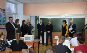 Разрез «Берёзовский» подарил школе Новокузнецкого района современную компьютерную технику
