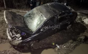 В Кемерове два человека получили травмы в ДТП из-за ямы на дороге