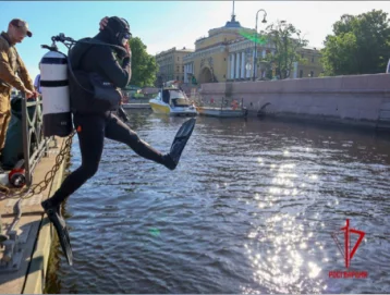 Фото: Водолазы нашли на дне Невы «Москвич-403» 1960-х годов выпуска 1