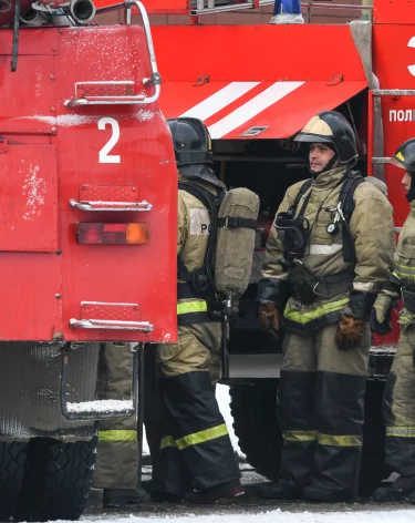 Мощный пожар произошёл в частном доме в кузбасском городе