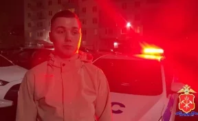 Полиция оштрафовала кузбассовца, который катал друга на капоте машины