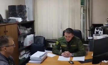 Фото: Замглавы Сибирского Управления Ростехнадзора доставили в Кемерово по делу о взятке 1