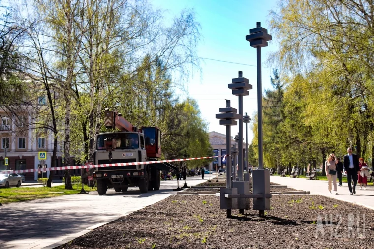 Фото: В Кемерове начали демонтировать старые фонари на Весенней улице 4