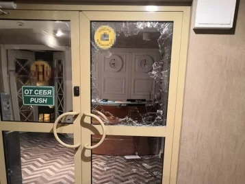 Фото: Пьяный москвич устроил дебош в кемеровской гостинице  1