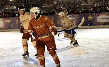 Фото: Путин сыграл в товарищеском матче Ночной хоккейной лиги 1