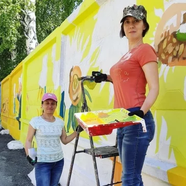 Фото: Улицу кузбасского города украсили картины Ван Гога 2