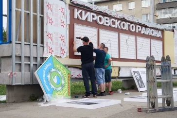 Фото: «Исторический момент»: в Кемерове начали устанавливать часы на стелу в Кировском районе 4